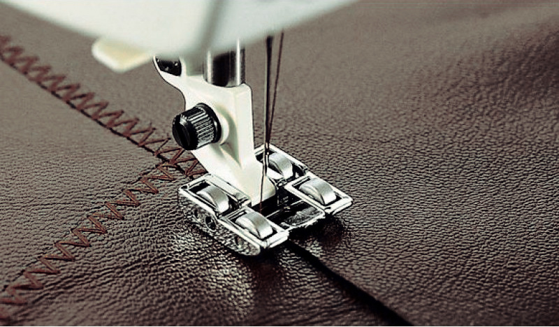 Шитье роликовой лапкой по коже