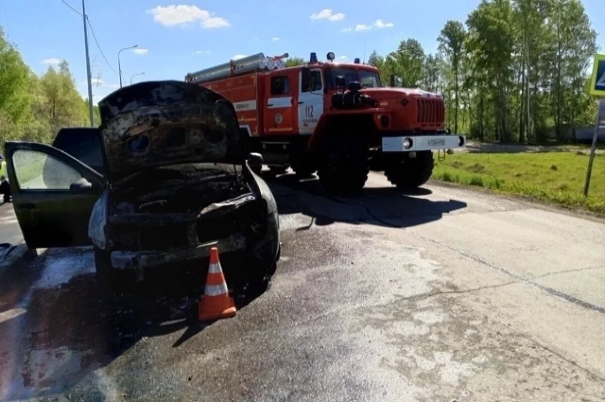    В Челно-Вершинском районе на трассе загорелся кроссовер «Рено Дастер»