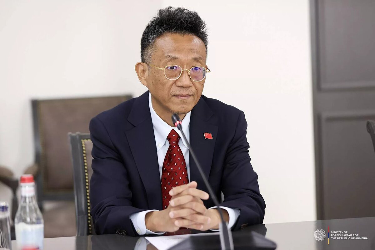 Министр иностранных дел Армении принял нового посла Китайской Народной Республики Ли Синвэя (12 мая 2025). Еревaн
© Photo : official site of MFA of RA