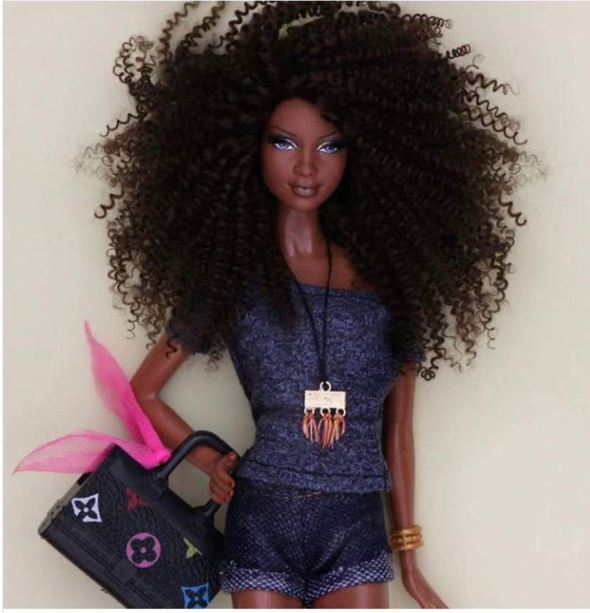 @welovetheroyaldolls