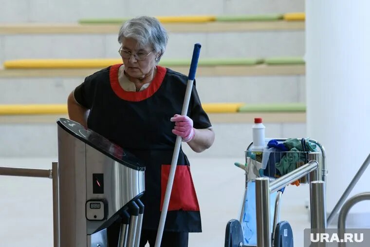 В Лесниковском лицее после увольнения уборщицы родители получили сообщение в чат (архивное фото). Фото: Илья Московец © URA.RU