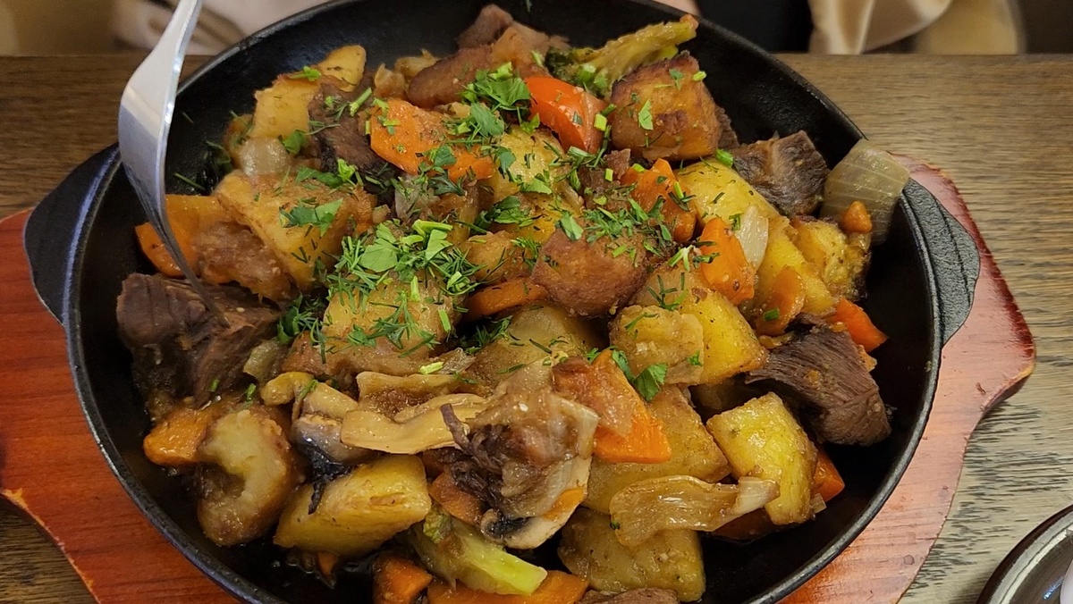 Жареное мясо марала с картофелем. Мужу очень понравилось