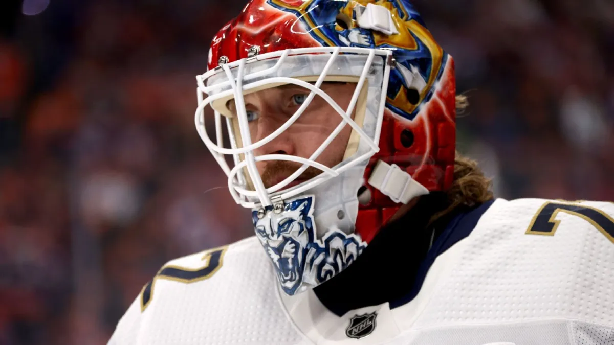 Сергей Бобровский, из открытых источников в Интернете 