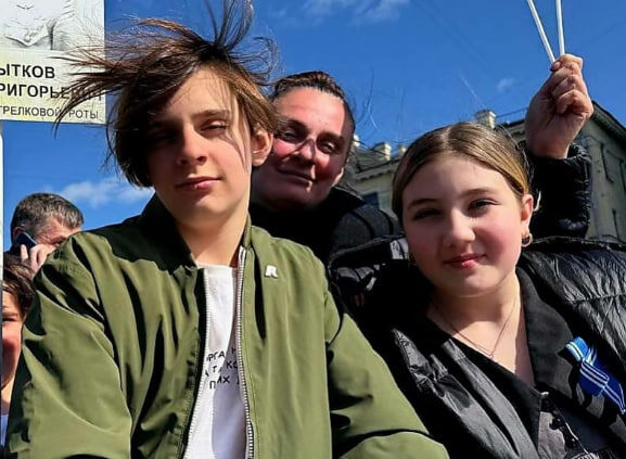 Иван с мамой Еленой Ваенгой