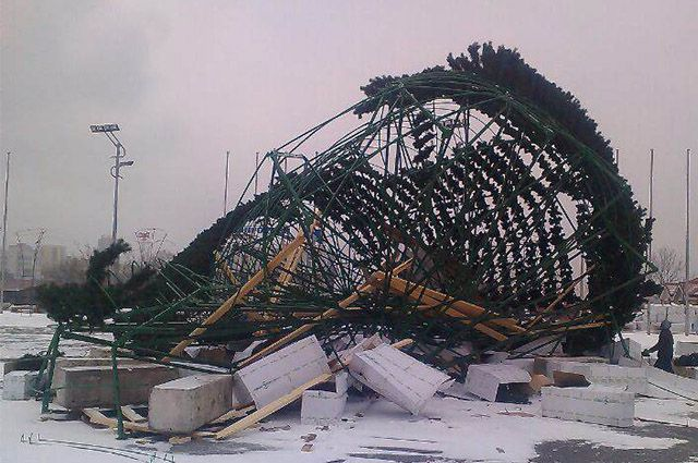 *Пример: Ёлка в г. Новокузнецке (2024)