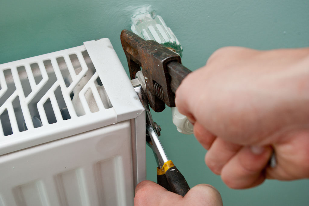 Как снимать батареи отопления в квартире