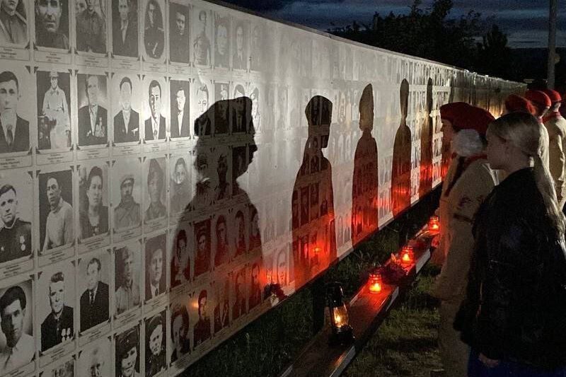    Камышин. Акция «Свеча памяти» (фото: пресс-служба городской администрации)