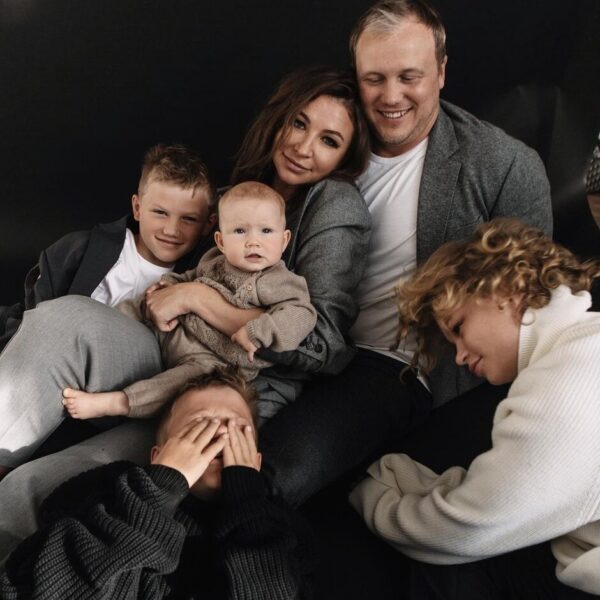    Елена Блиновская с семьей, фото: graziamagazine.ru