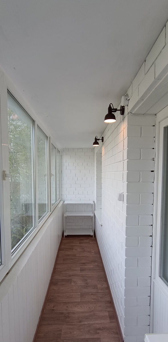 Каждому ведь хочется чтоб балкон был светлым и уютным местом. Вот так получилось у нас.