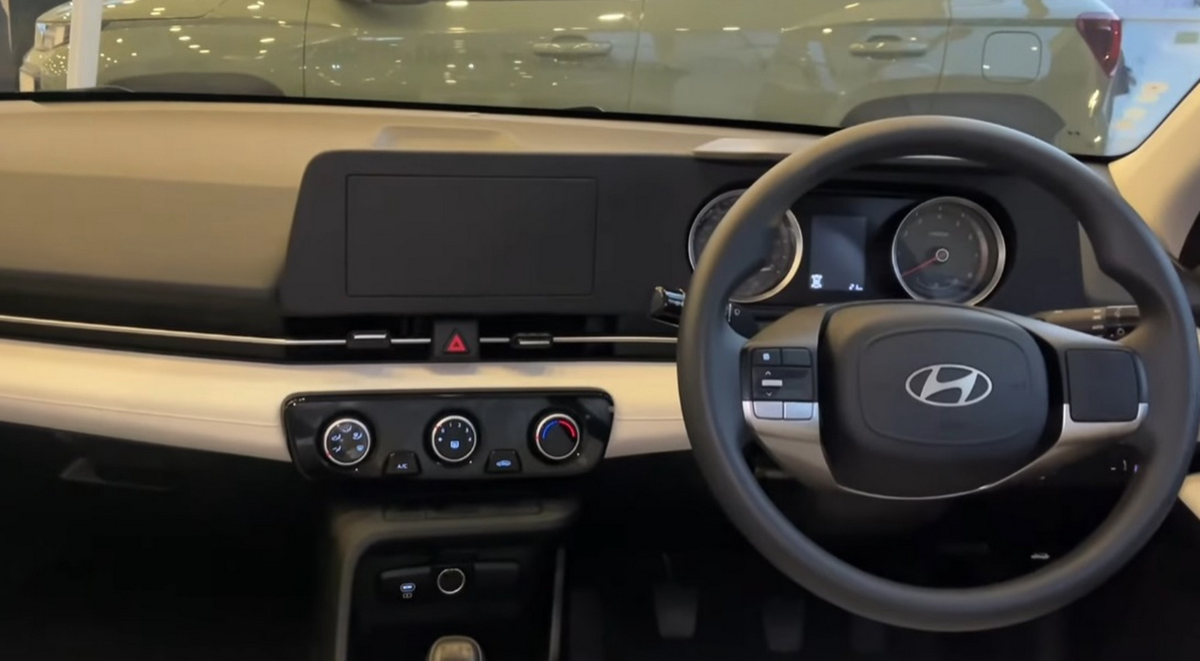 Базовая комплектация салона Hyundai Solaris она же Hyundai Verna в Индии