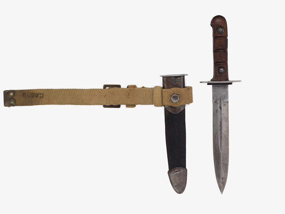 Нож индийских парашютистов образца 1942 года. Крепление для ношения на ноге.