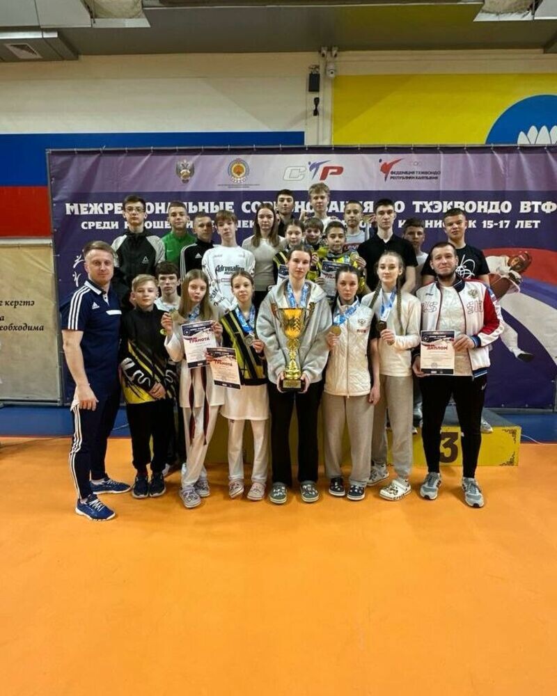    На пьедестале Дарья Проскурина, впереди у нее Спартакиада молодежи России. Валерия Стальная