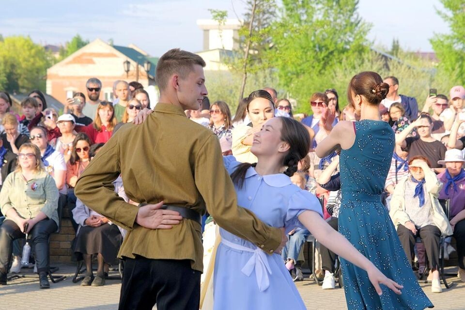    Акция "Синий платочек Победы" в Республике Алтай. Источник: altai-republic.ru