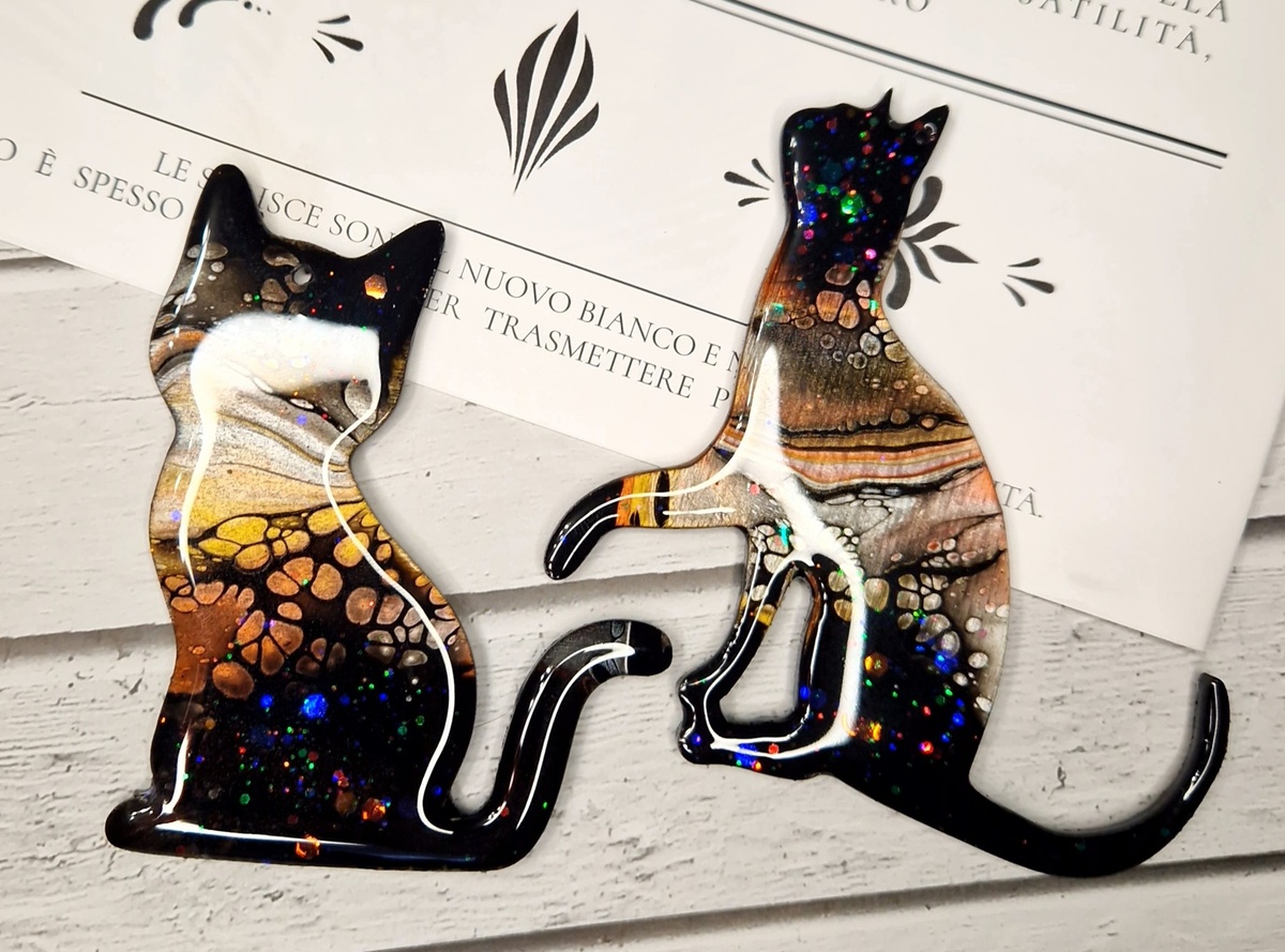 Работа автора. Елочные игрушки котики.