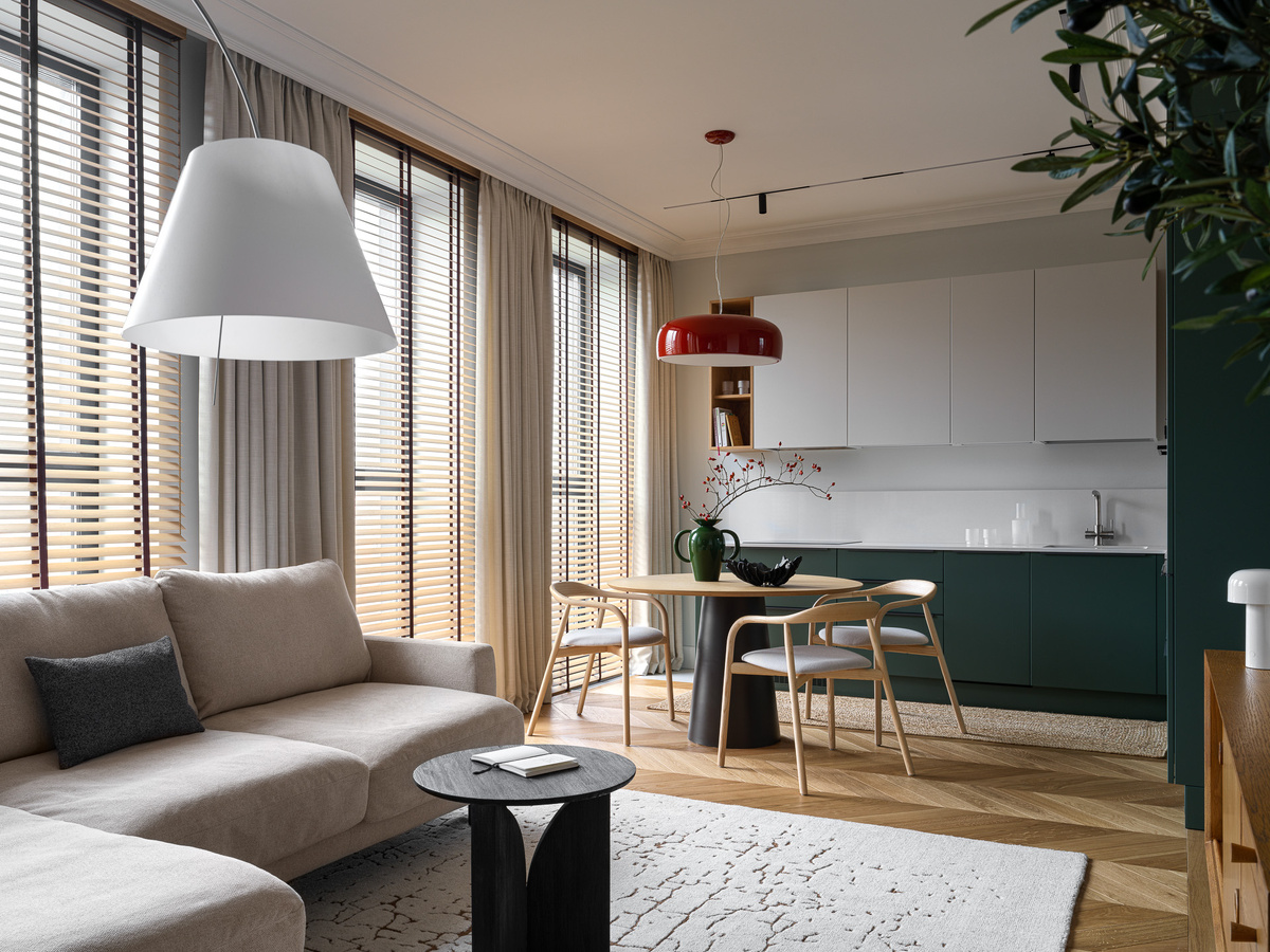 Общий вид гостиной и кухни.