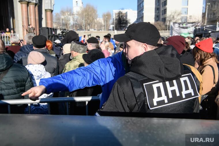 Дружинники по закону имеют право применить физическую силу, чтобы предотвратить преступление. Фото: Илья Московец © URA.RU