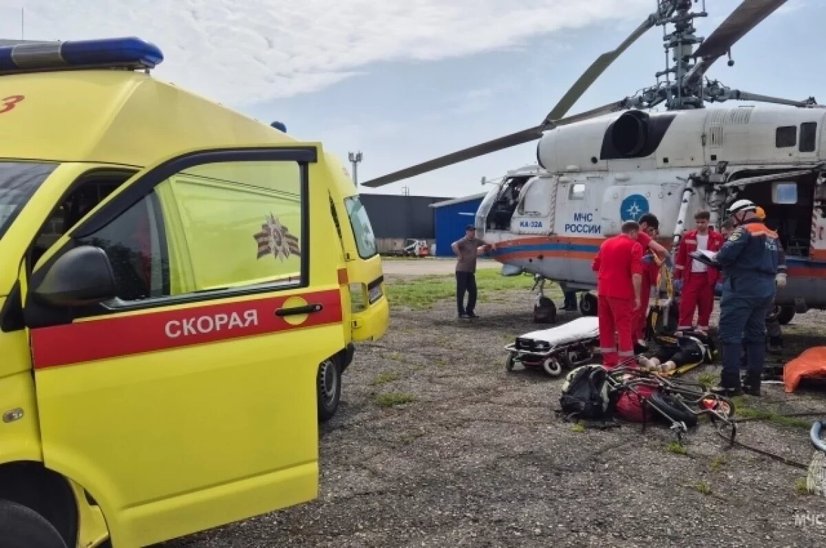    В Сочи спасатели вертолетом эвакуировали подростка, упавшего со скалы