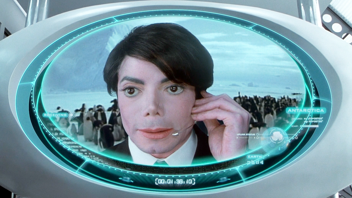 Майкл Джексон в крошечной роли в фильме «Люди в чёрном 2» (США, 2002) 