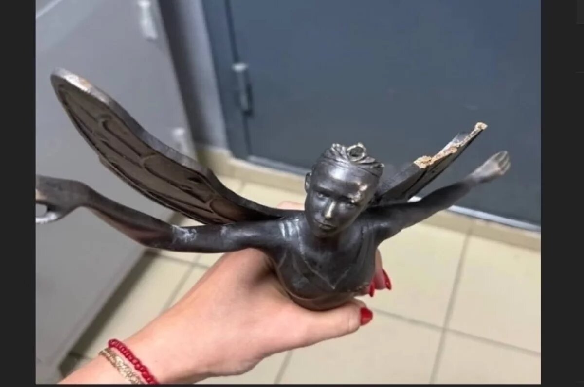    В Пермском крае вандалы украли и сломали скульптуру Феи Драже