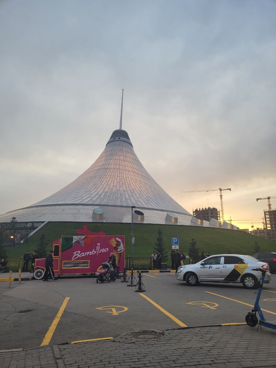 На такси написано Яндекс Go