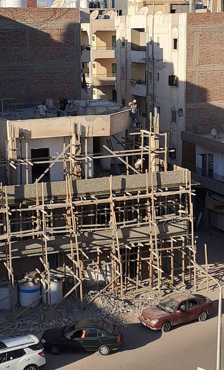 Начало стройки, дом "в лесах". Октябрь 2024.