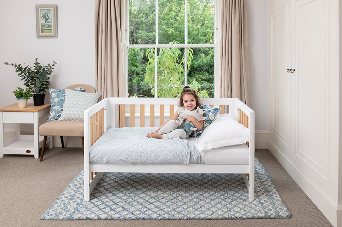 На картинке изображена Элитная кроватка трансформер для новорожденных Turin.