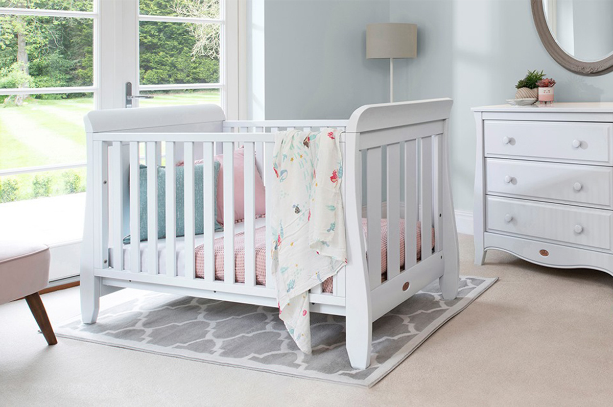 На картинке изображена Элитная детская кроватка для новорожденных Sleigh Elite.