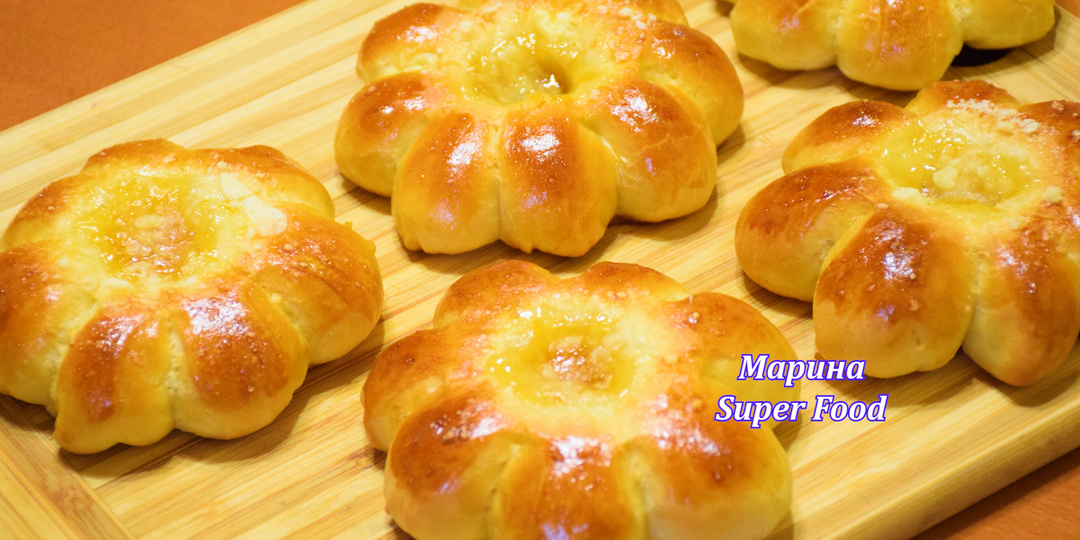Булочки "Цветочки" с абрикосовым джемом и штрейзелем