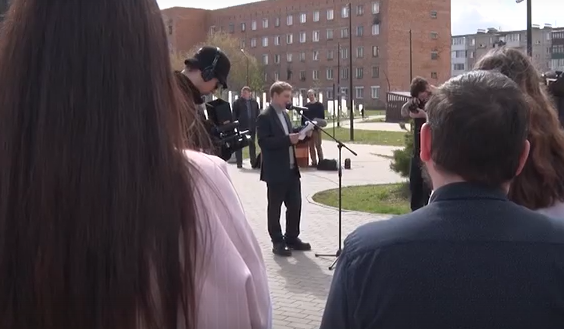     В Назарове звезда российского кино прочёл стихи о Великой Отечественной войне