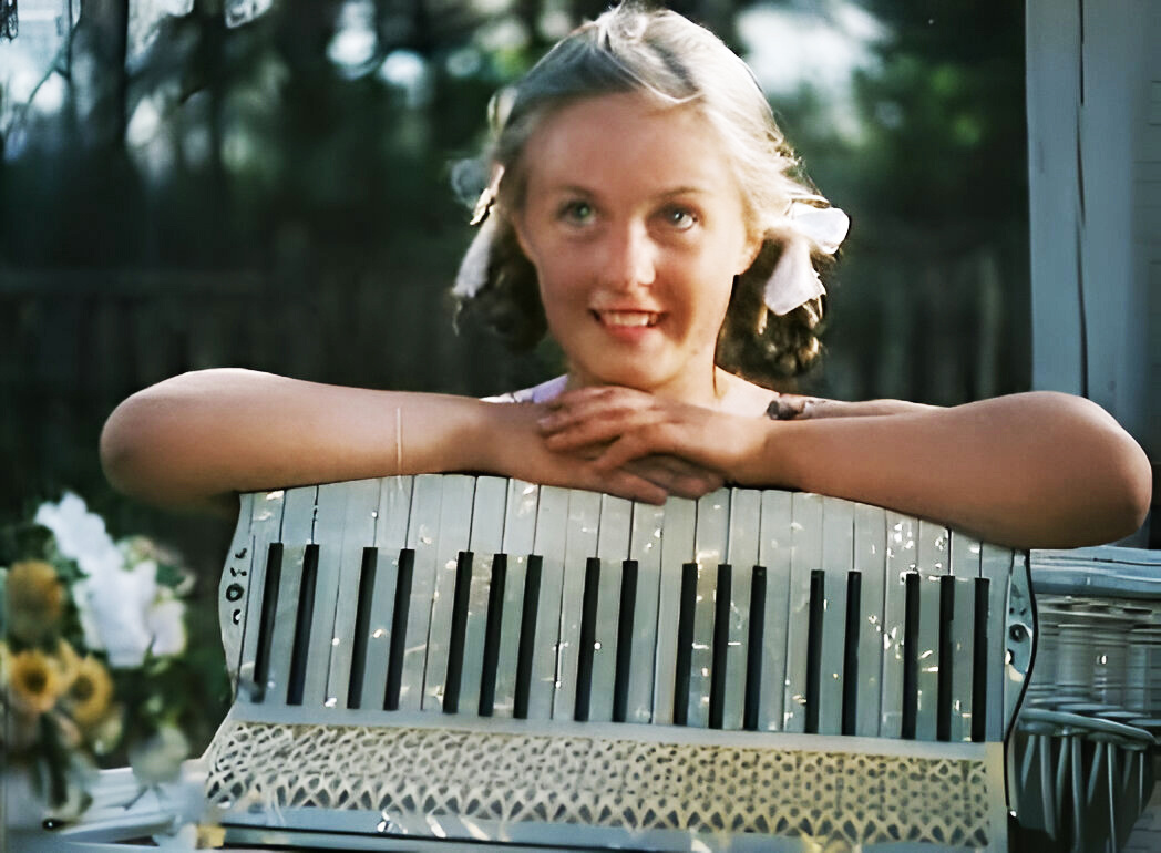 Екатерина Деревщикова в фильме "Тимур и его команда", 1940