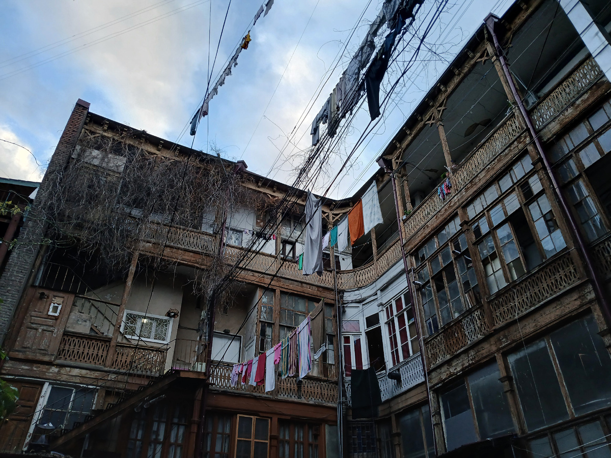 Двор в Тбилиси.  Грузия 