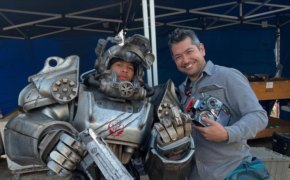     Кадр со съемок 2 сезона сериала «Фоллаут» / Фото: соцсети Аарона Мотена