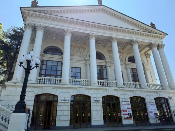 Театр в Севастополе. Обложка © Telegram / РаZVожаев