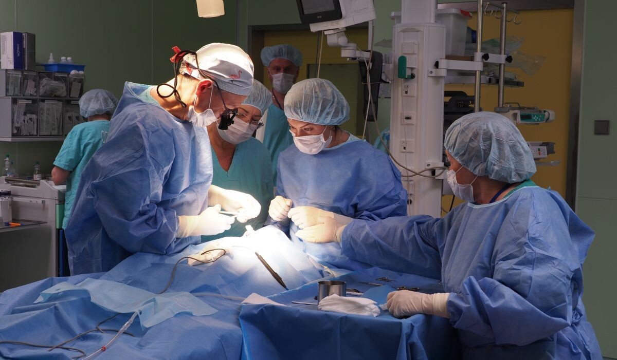     Операция. Источник: krskstate.ru Автор фото: Благотворительный фонд «Дарим Улыбку»