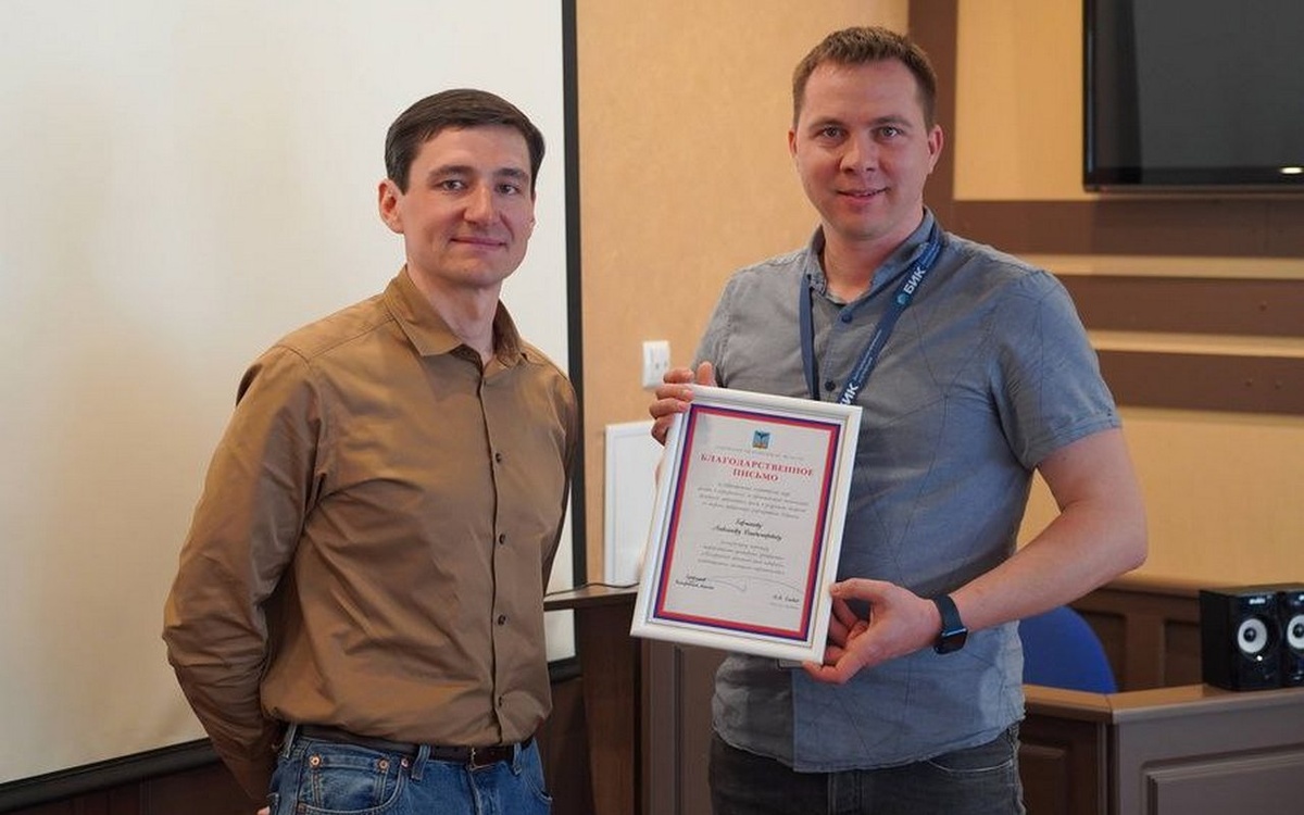    В Белгородской ипотечной корпорации сменился руководитель Фото – сайт АО «БИК», Деревянко слева