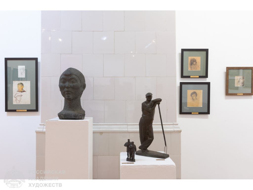 Фрагмент выставки «Адрес памяти - Воскресенское» в залах МВК РАХ Галерее искусств Зураба Церетели (Москва, Пречистенка, 19). Фото: Виктор Берёзкин, пресс-служба РАХ. 2025.