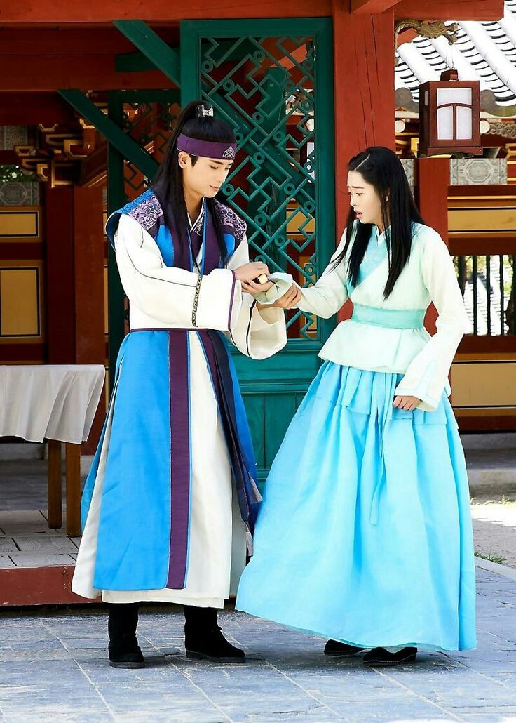 Ханбоки в Силле (кадр из дорамы "Хваран")