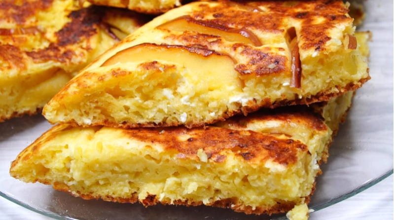 Сырники теперь не делаю, нашла рецепт проще. Творожная лепешка на завтрак, даже тем, кто не любит творог понравится.