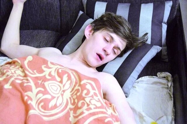    Как в Тюмени незнакомец зашел в чужую квартиру и лег спать?