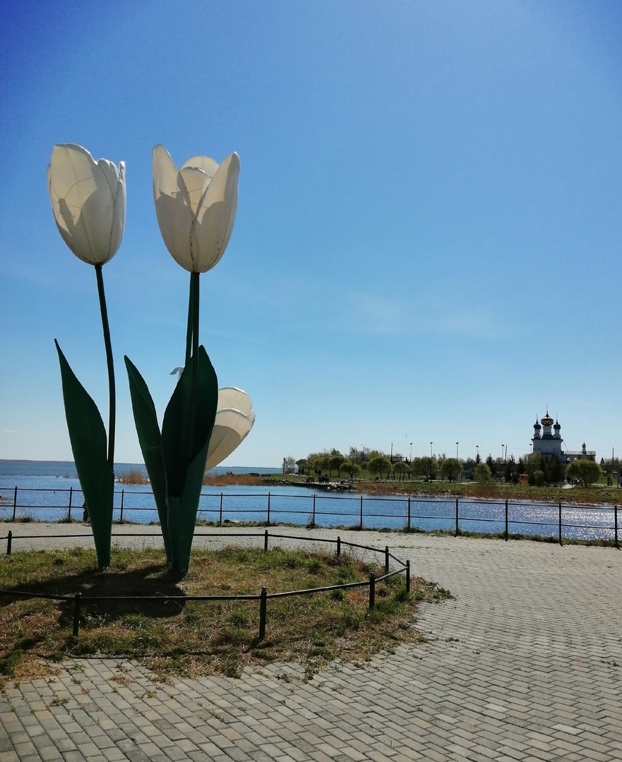 Церковь видна издали
