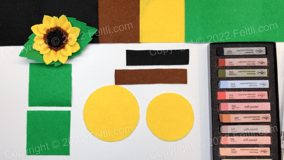Шаг 1. Рассмотрим первый вариант изготовления подсолнуха из фетра без использования выкроек. Нам понадобятся два круга d = 7,5 и d = 6,5, вырезаем их из мягкого фетра жёлтого цвета толщиной 1 мм, из фетра зелёного цвета два квадрата 6х6 см, полоску из фетра коричневого цвета 2х10 см и чёрного 2х8,5 см. 