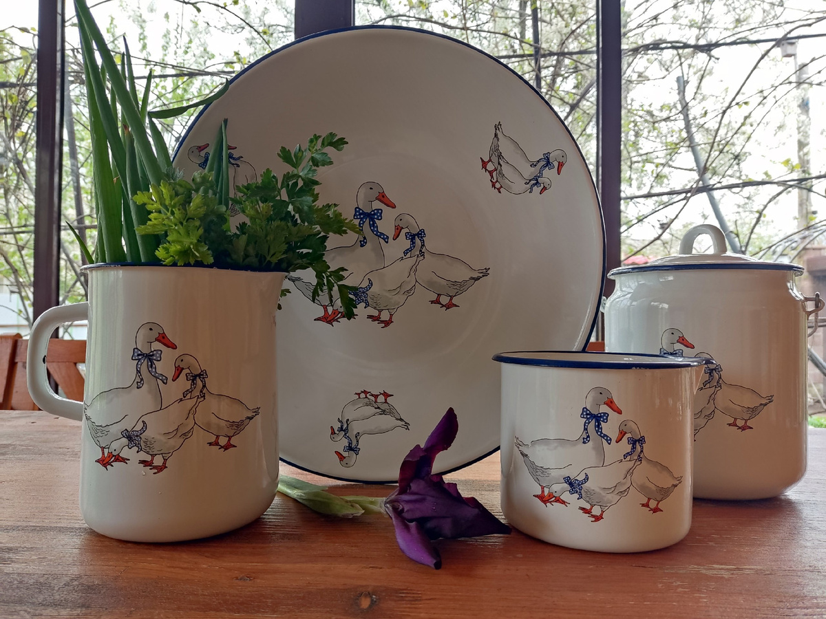 Блюдо, бидон, кувшин и ковш