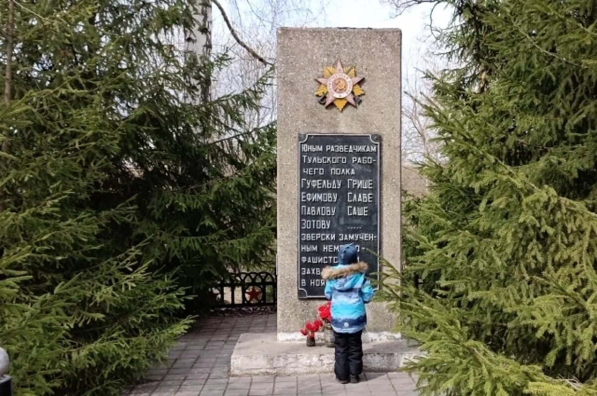    Лес в звёздах.