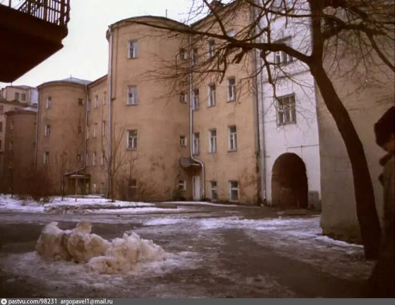 Даев переулок, 4, 1994-1996 г. Кадр из художественного фильма "Железный занавес". Режиссер Савва Кулиш.