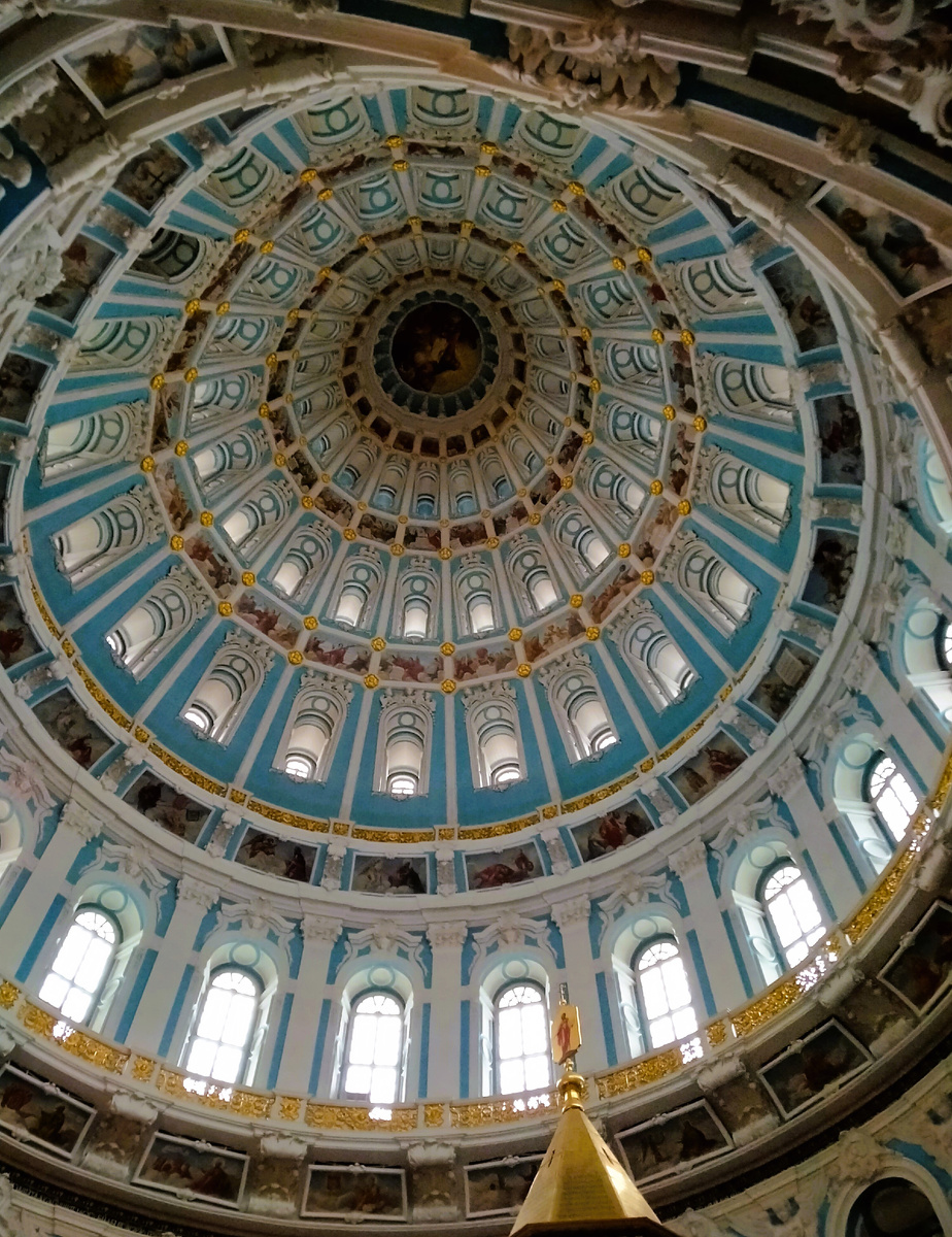 Внутри Ново-Иерусалимского монастыря