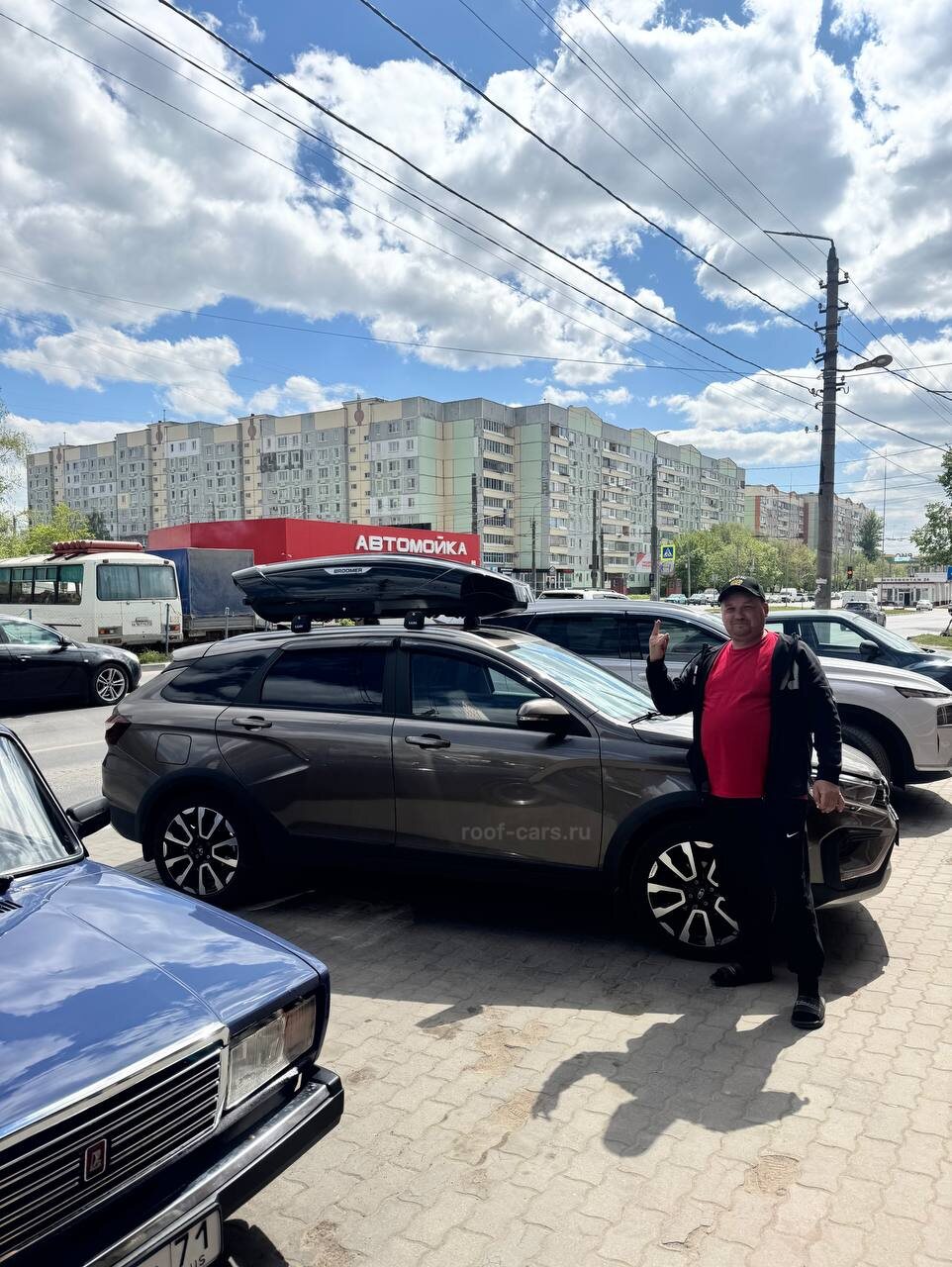 Установка багажника и автобокса Broomer L 430л на Lada Vesta SW Cross в Туле