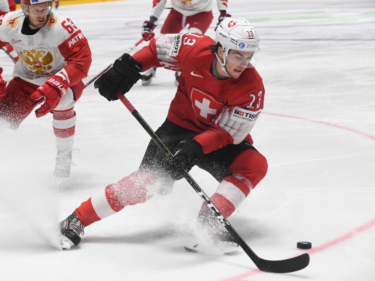    Швейцарский хоккеист Нико Хишир© РИА Новости / Григорий Сысоев