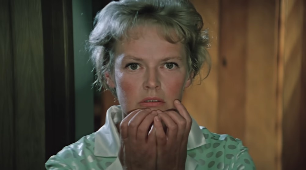 Нина Гребешкова, кадр из фильма «Бриллиантовая рука» (1968) / Фото: YouTube/MosfilmRuOfficial  📷
