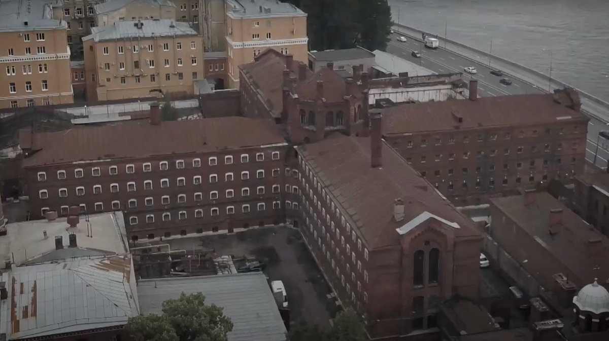 Снаружи — здание. Внутри — история, от которой по коже холод.