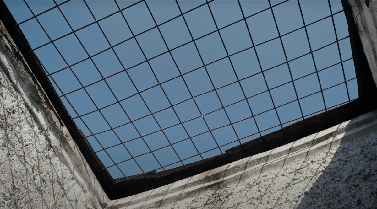 Эта сетка сверху — чтобы никто не улетал. Даже мысленно.